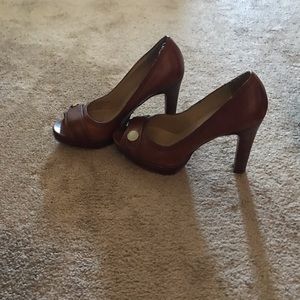 Beautiful brown leather 7.5 Michael Kors heels
